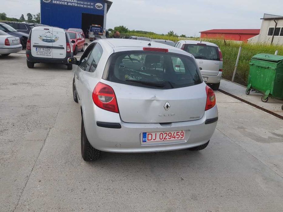 Dezmembrez Renault Clio III 1.5 dci k9k-t7 86 cai euro 4