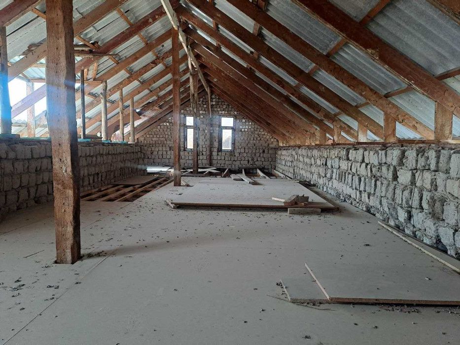 Zudlik bilan uy sotiladi 9 sotix