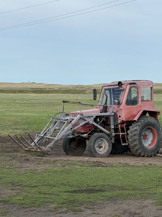 Продам Трактор в комплекте