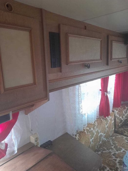 Седем метрова каравана с две оси и две спални