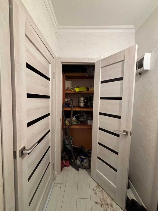 продам четырехкомнатную квартиру