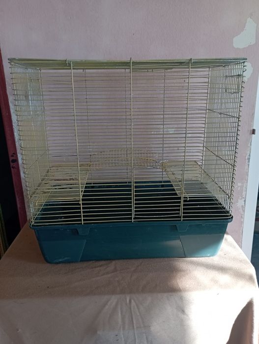 Vând colivie papagali