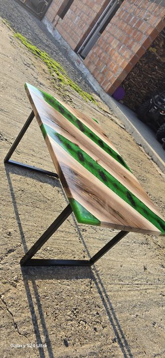 Masa cafea,lemn de nuc si rășină