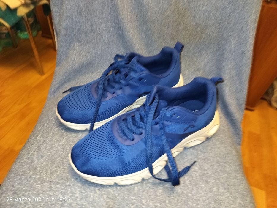 Adidași, mărimea 44.