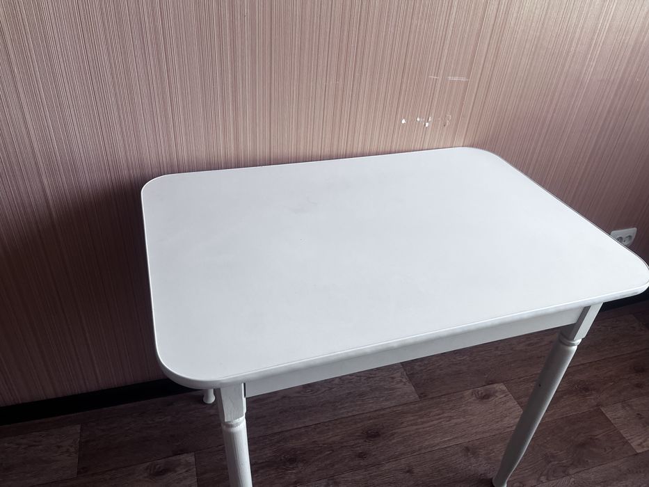 Продам стол кухонный