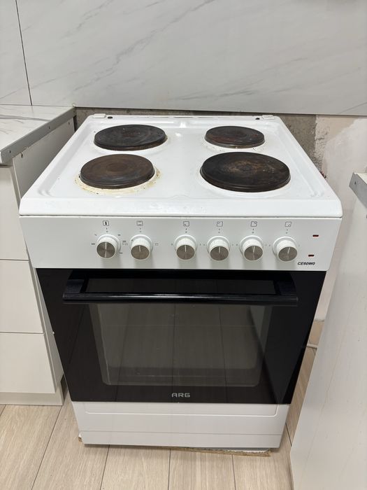Продам плиту, диван с креслом, и кровать с матрасом!!