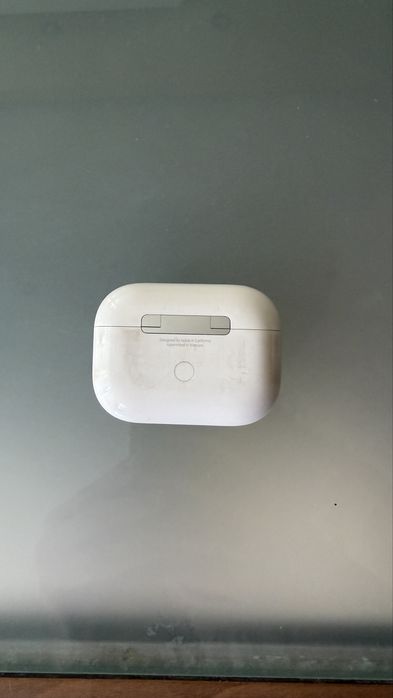 AirPods Pro 1-во поколение – работи само дясната слушалка – €20