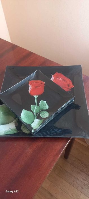 Vand farfurii si cesti