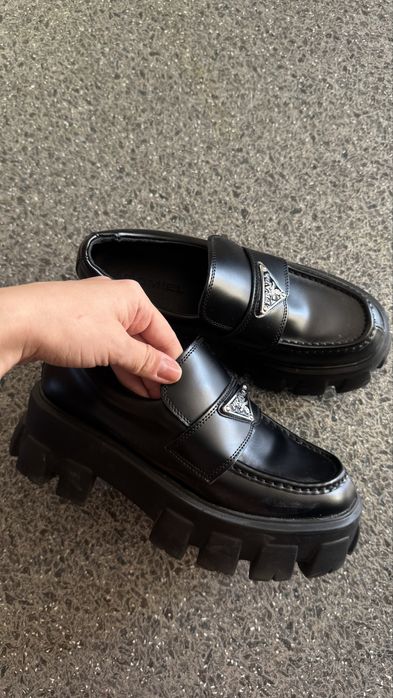 Продам лоферы кожа