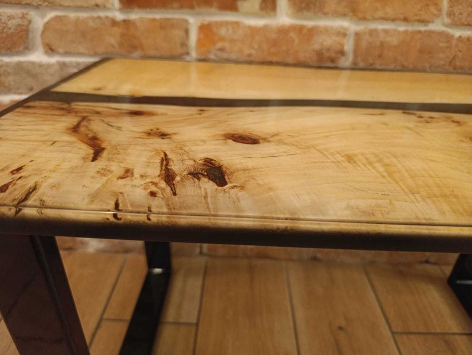 Măsuță de cafea/living din răsină epoxidică și lemn masiv