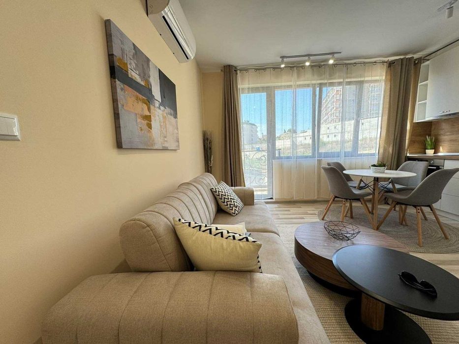 Дава се под наем Двустаен апартамент в к.к. Св.Св. Константин и Елена - 50 кв.м за 561 € - Снимка #2