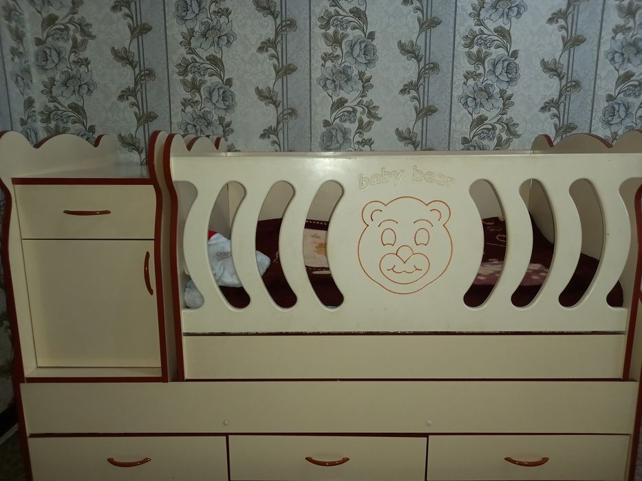 Срочно детский кровать сотилади