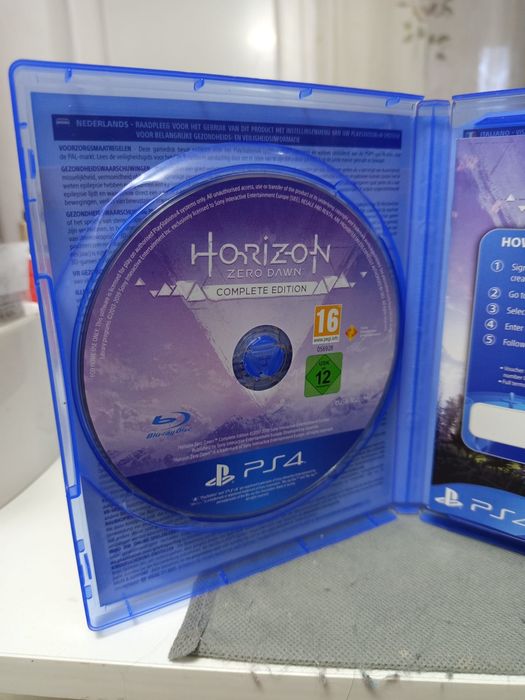 Vând Horizon Zero Dawn și The Crew 2 Ps4