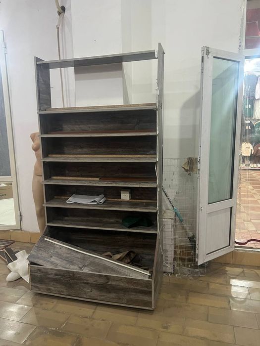 Magazin mebellari sotiladi