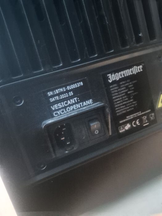 Vând dozator jagermeister