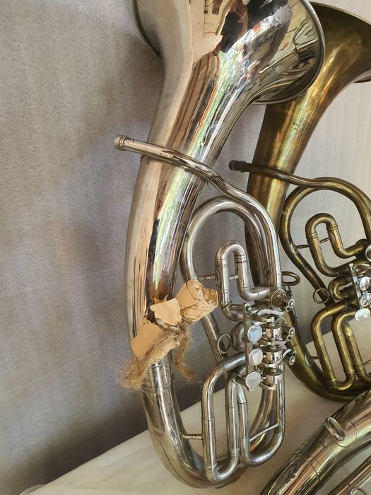 Музыкальный инструмент Тенор