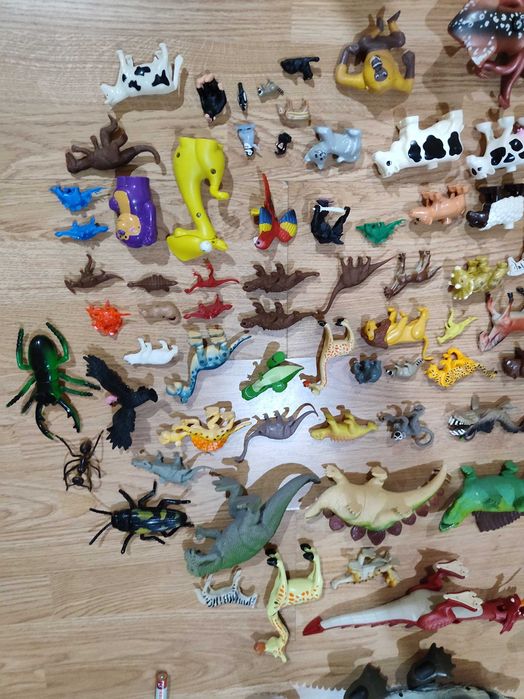 Животные и насекомые. Игрушки резина и пластмасс.