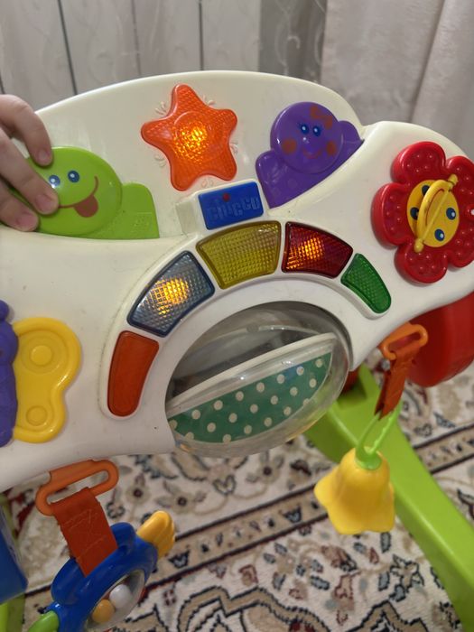 Музыкальная игрушка стойка от Chicco