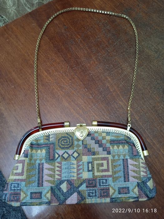 Продается элегантная сумочка