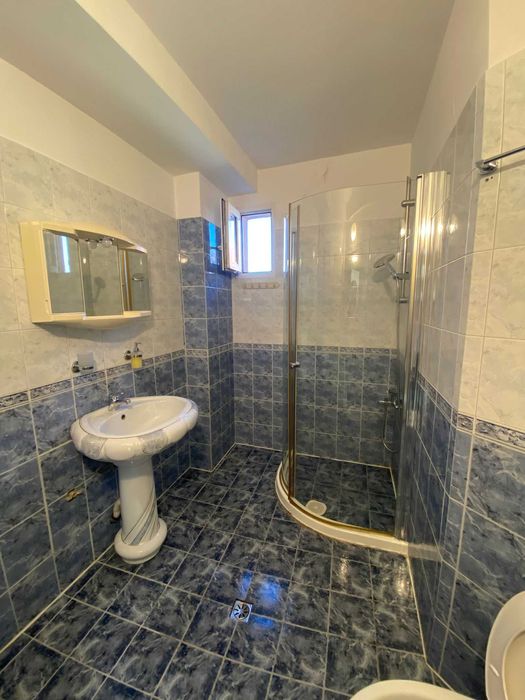 Собственик дава под наем етаж от къща в София