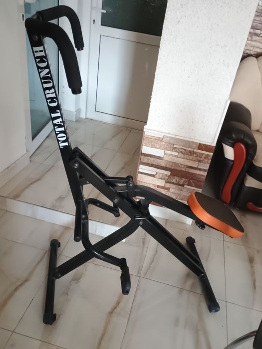 Aparat fitness total crunch.
