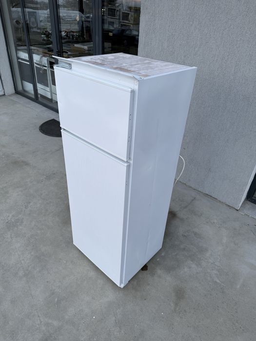 Хладилник с камера 144 см