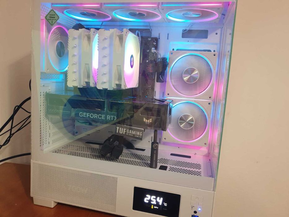 unitate pc ryzen 7 9800x3d cu amd RTX 3090 de 24 GB -noua alba