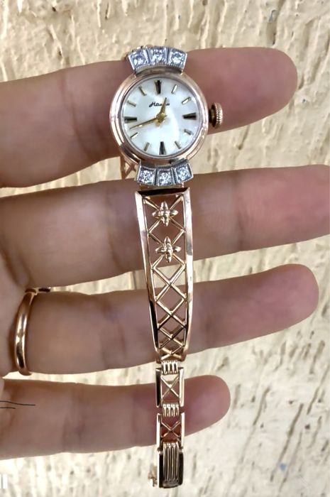 Тилла + бриллиант соат сотилади