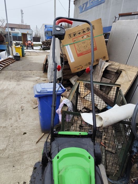 Masina electrica de tuns iarba