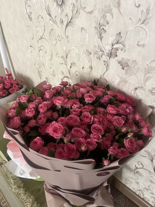 Букет цветы пышные, свежие для торжества