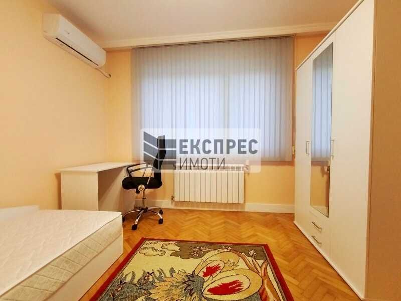 Многостаен Апартамент, в района на Окръжна Болница
