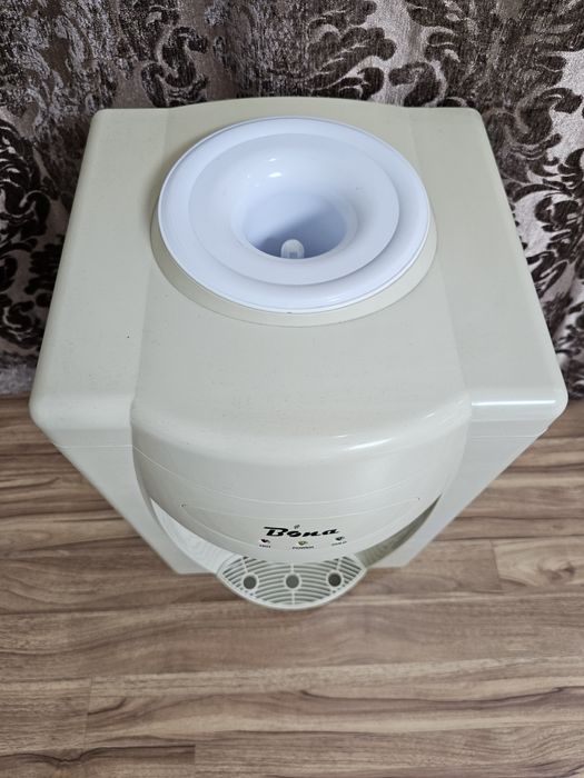 Продам диспенсер кулер