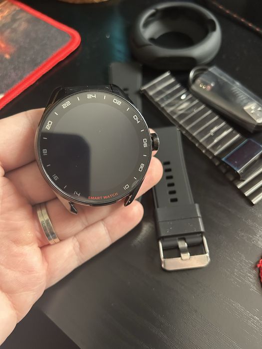 Smartwatch cu casti incorporate, autonomie mare, notificari aplicatii