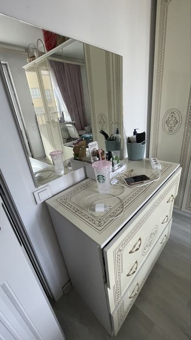 Продается спальный гарнитур