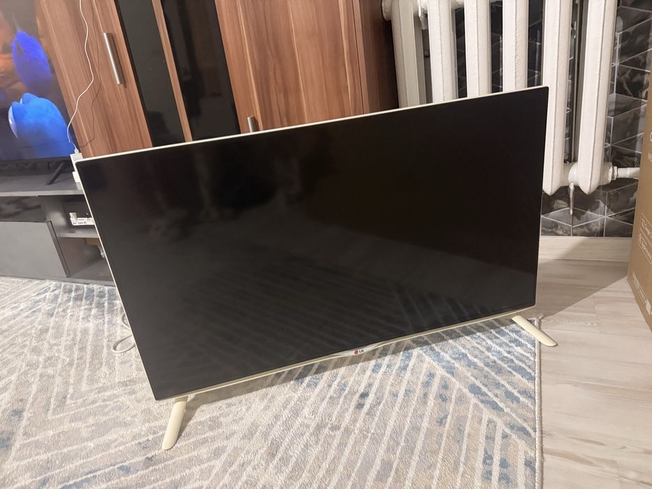 б/у Телевизор LG 40UB800V