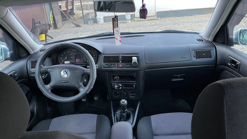 Vând Golf 4 1.6 benzină 16v