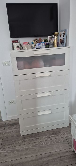 Vand Comodina 4 sertare IKEA-stare foarte bună