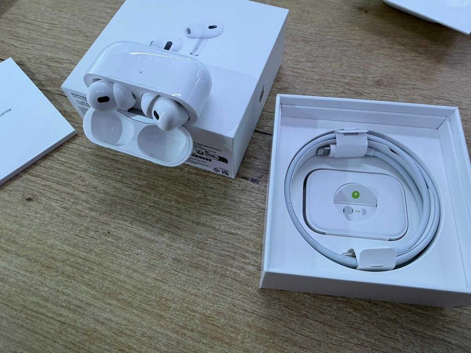 Apple AirPods Pro 2 (gen a 2-a) stare foarte bună, complete în cutie.