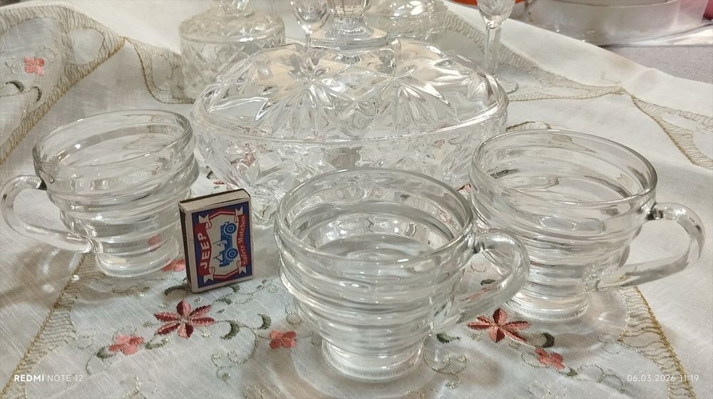 Стеклянные конфетницы