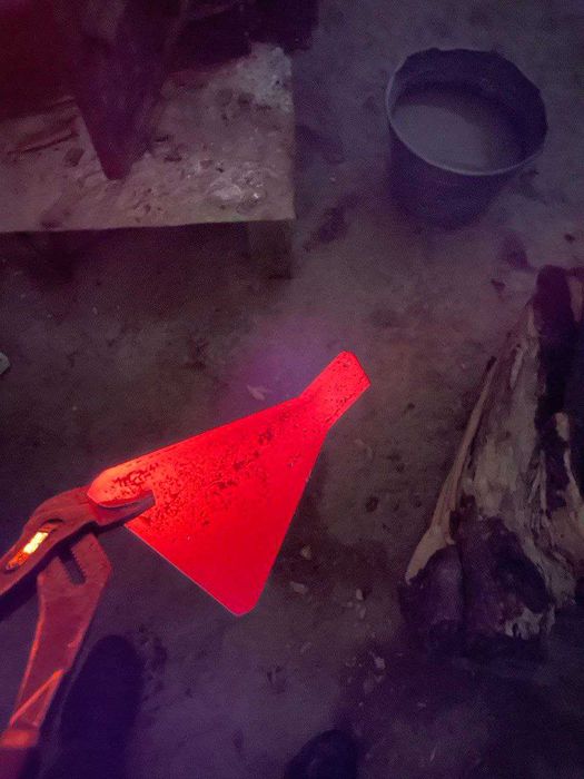 Ледокол(Ледоруб , муз ёргич), Лопата железная универсальная