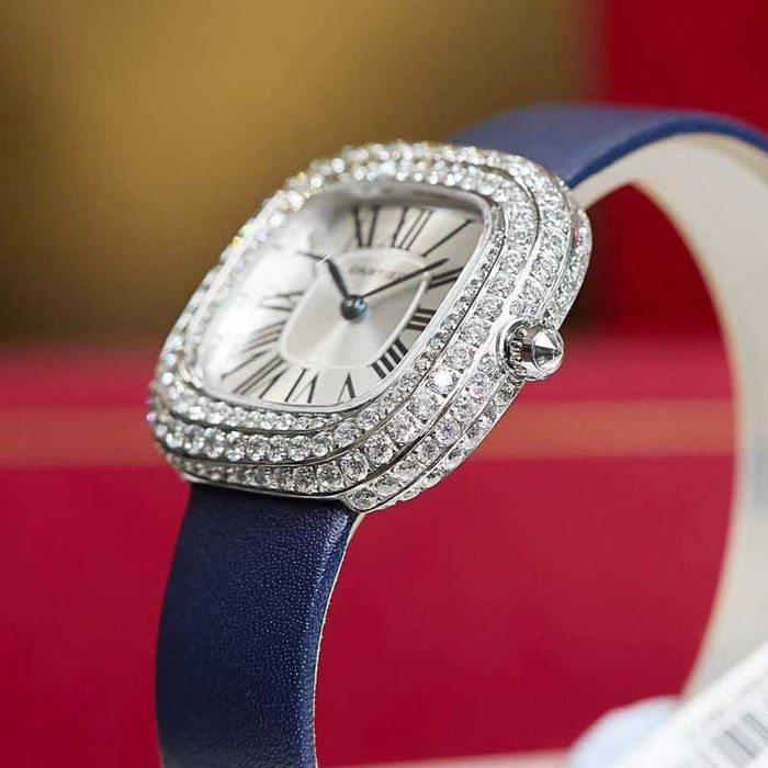 Кварцов дамски часовник Cartier Coussin de Cartier