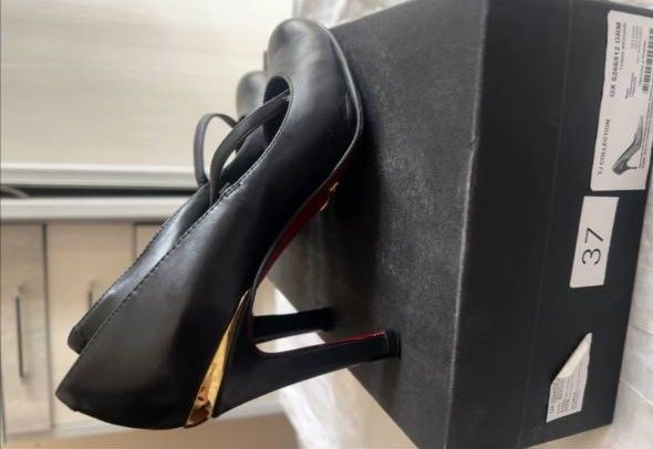 Аёллар оёк кийими