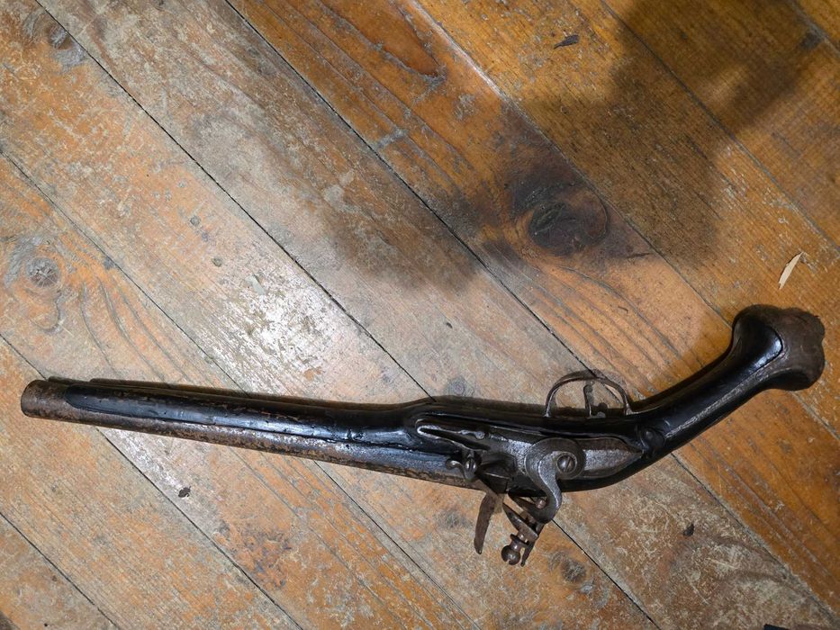 Античен кремъчен пистолет – ръчна изработка, 18–19 век
Цена: 2200 лв.