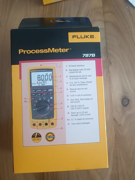 Vând clește ampermetric profesional Fluke 393 FC, nou, sigilat, în ambalajul original.