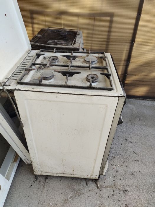 Газ плита 4 камфорки и 2 камфорки