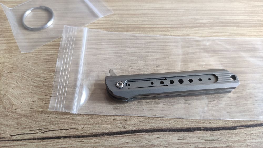 Джобно ножче с титаниева дръжка