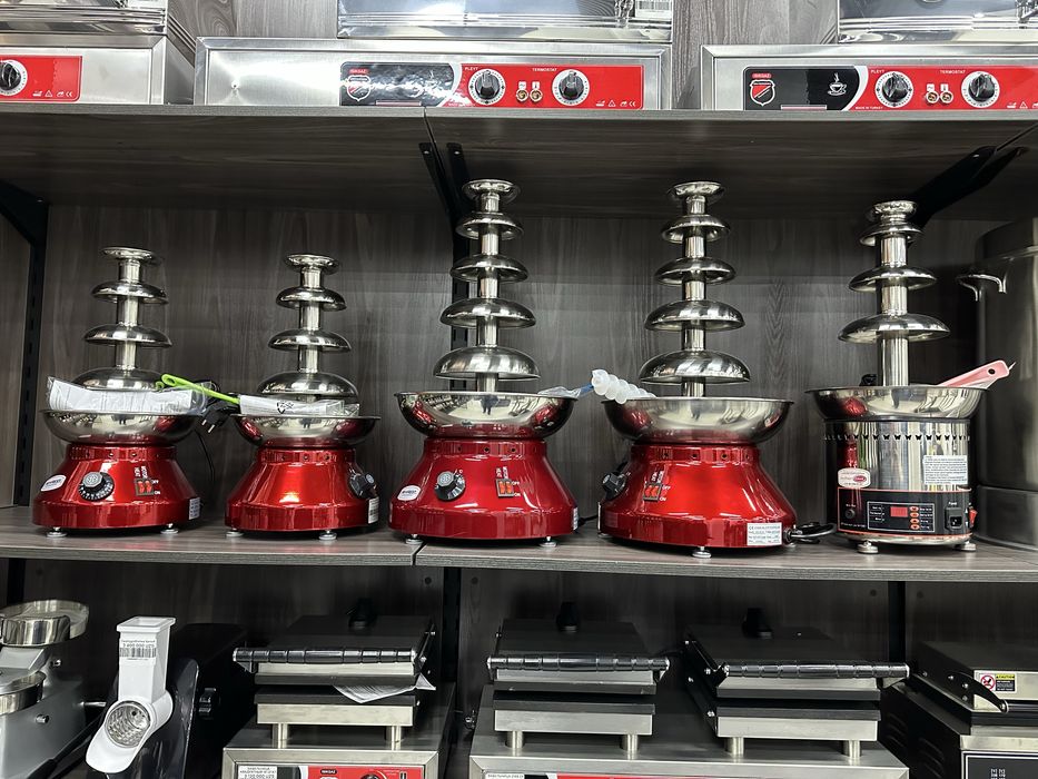 Профессиональный фонтан - большой шоколадный фонтан