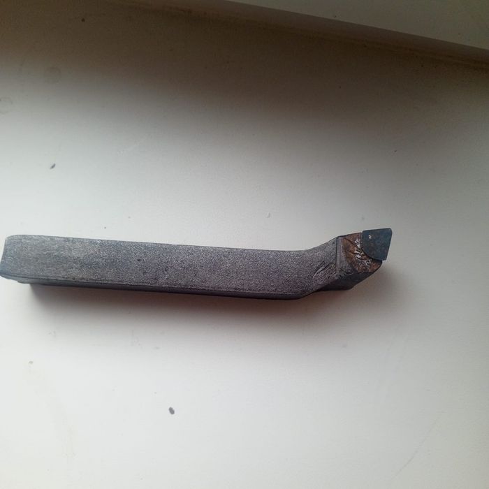 Резцы токарные, новые.