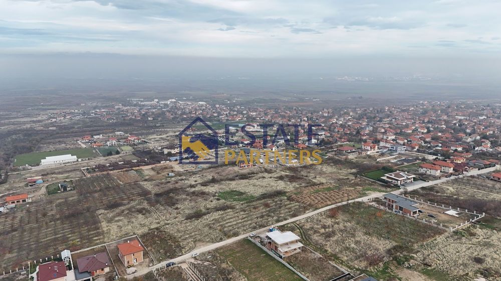 Парцел в Пловдив, област-с.Брестник площ 788 цена 110000