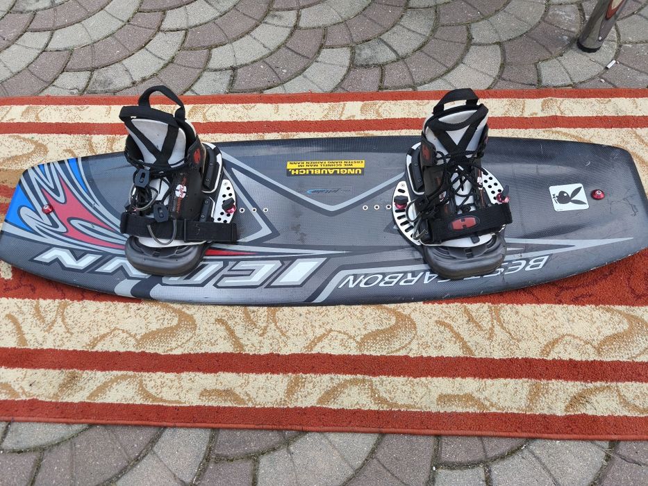 Wakeboard ICONN Best Carbon + Legături Hydroslide – Stare Excelentă
